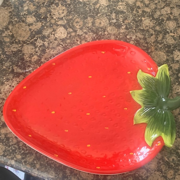 Medici Other - Strawberry-Shaped Ceramic Serving Platter - Red and Green